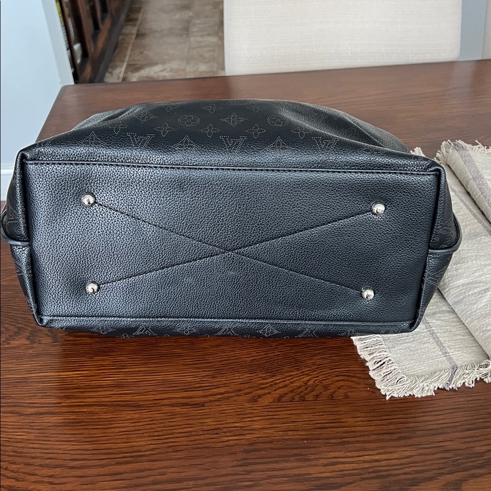 Louis Vuitton Carmel Black Mahina Hobo with Braided Handle - Picture 12 of 16